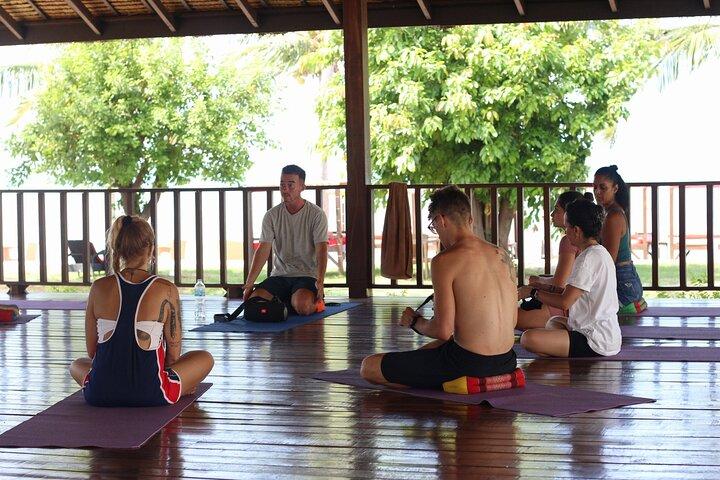 UNTAMED : Atemarbeit, Eisbad und Wasserfallwanderung in Koh Samui