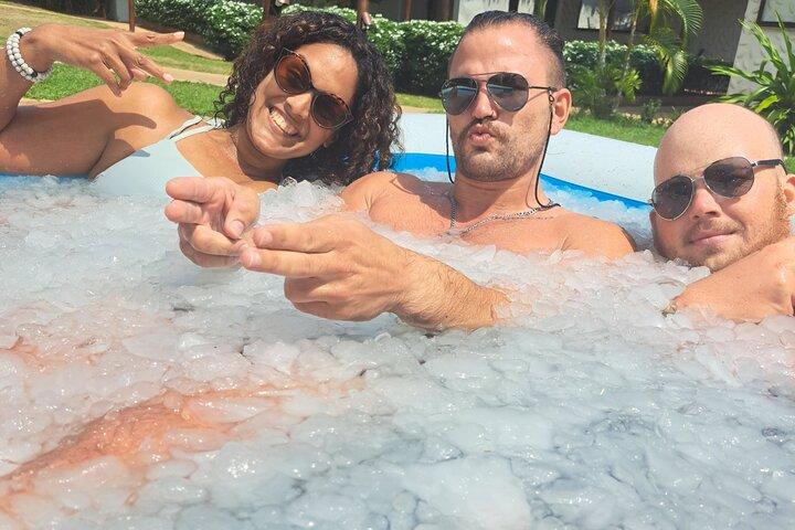 UNTAMED : Atemarbeit, Eisbad und Wasserfallwanderung in Koh Samui