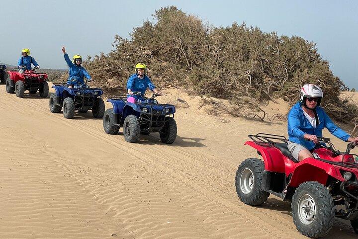 エッサウィラ P2: 送迎付きクワッドバイクで巡るエッサウィラの砂丘とビーチ