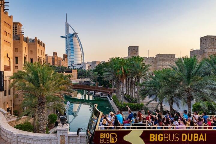 Dubai: Hop-On/Hop-Off-Tour im großen Bus und Wüstensafari