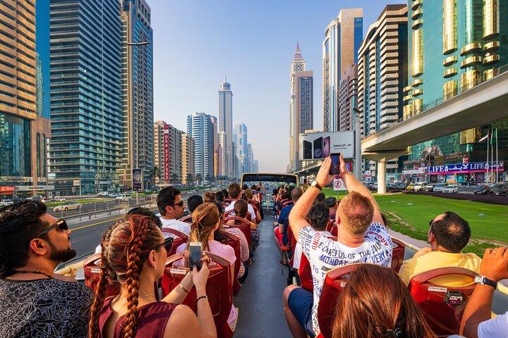 Dubai: Hop-On/Hop-Off-Tour im großen Bus und Wüstensafari