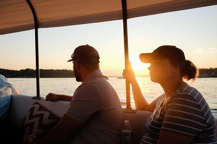 Kleine Gruppe Sonnenuntergang Leuchtturm Bootsfahrt mit lokalen Getränken