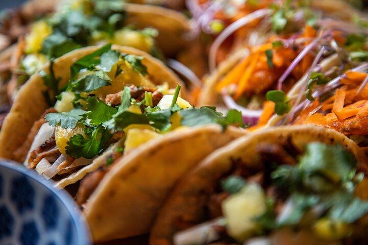 Esperienza di tour gastronomico a piedi Elite di Vancouver Gastown