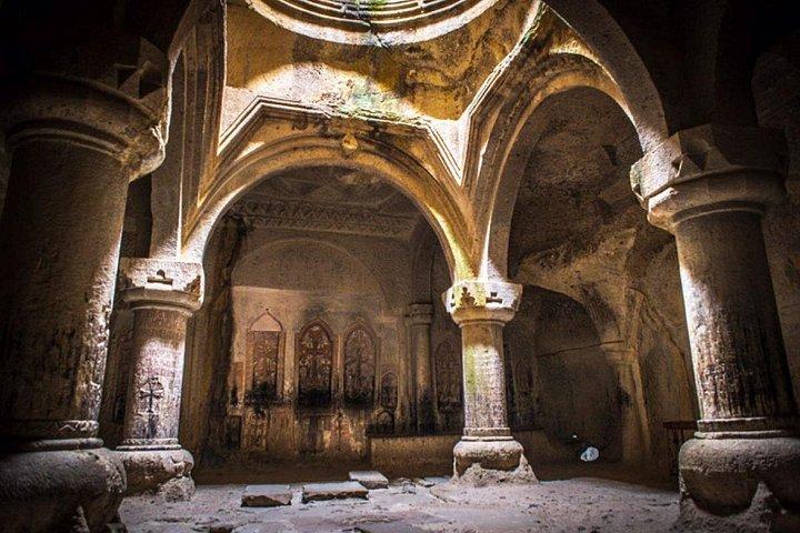 プライベートツアー：エレバン観光市内ツアーとガルニ寺院