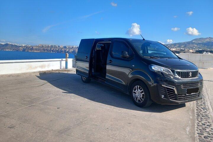 Privétransfer van luchthaven, haven en hotel in Santorini