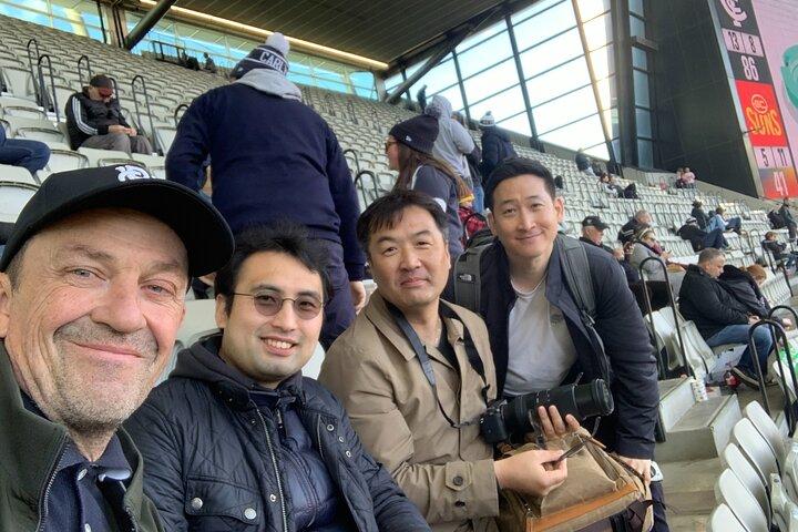 地元民と楽しむオーストラリアンフットボールMCGの試合日体験