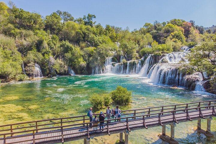 Krka-Wasserfall mit Bootsfahrten nach Skradin von Split oder Trogir
