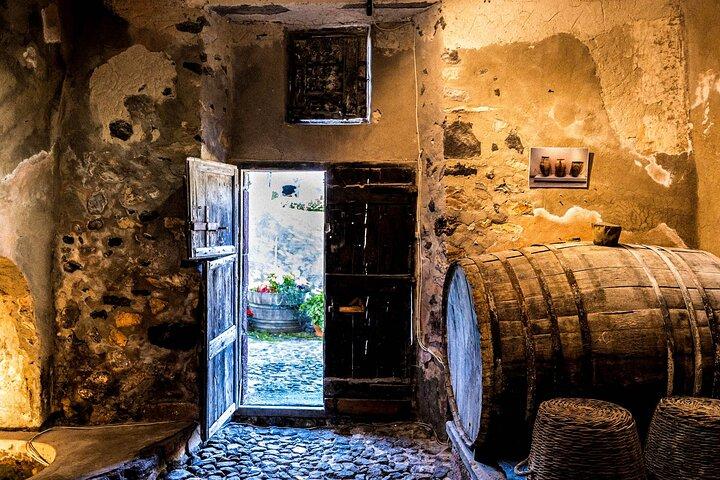 Weintour auf Santorin mit Besuch von zwei oder drei Weingütern