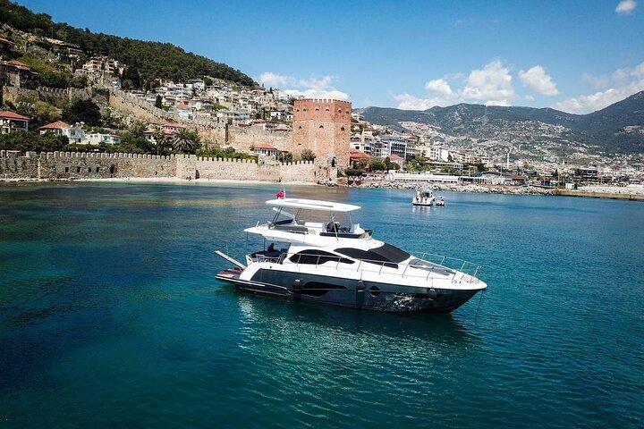 Excursion privée en yacht à Alanya avec déjeuner et transfert