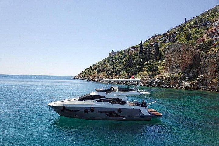 Excursion privée en yacht à Alanya avec déjeuner et transfert