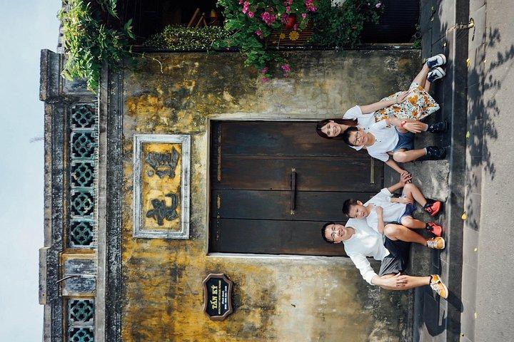 地元の写真家とホイアン家族の写真撮影