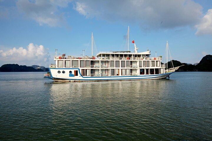 Crociera La Pinta Esplora Halong e la baia di Lan Ha da Hanoi 3 giorni.