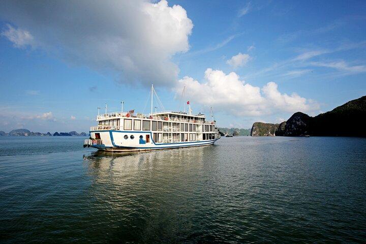 Crociera La Pinta Esplora Halong e la baia di Lan Ha da Hanoi 3 giorni.
