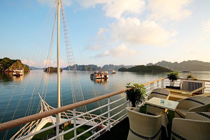 Crociera La Pinta Esplora Halong e la baia di Lan Ha da Hanoi 3 giorni.