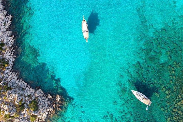 トルコを航海：ケコヴァ島経由カスからデムレへのグレットクルーズ
