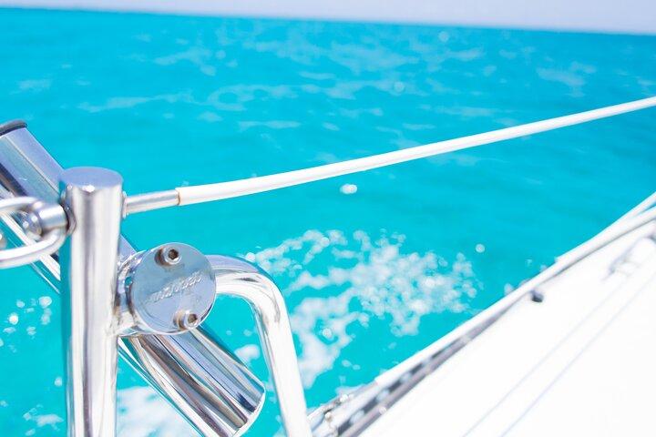 Cancun Private Classic Sailboat Cruise com cervejas e refrigerantes