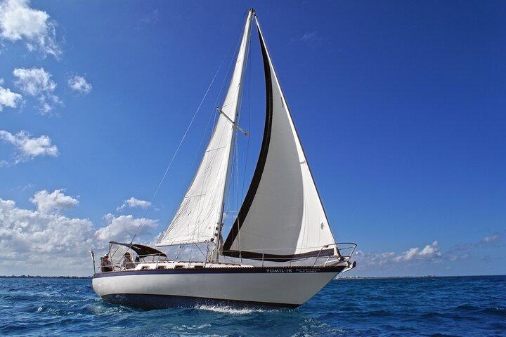 Cancun Private Classic Sailboat Cruise com cervejas e refrigerantes