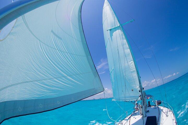 Cancun Private Classic Sailboat Cruise com cervejas e refrigerantes