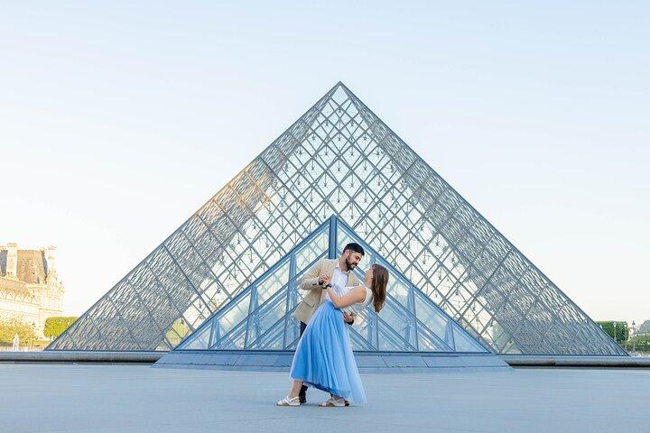Séance photo privée dans le quartier du Louvre à Paris