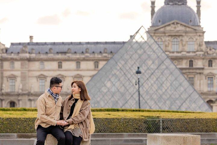 Séance photo privée dans le quartier du Louvre à Paris