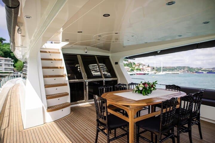 Istanbul: Private Bosphorus Tour On Luxury Yatch