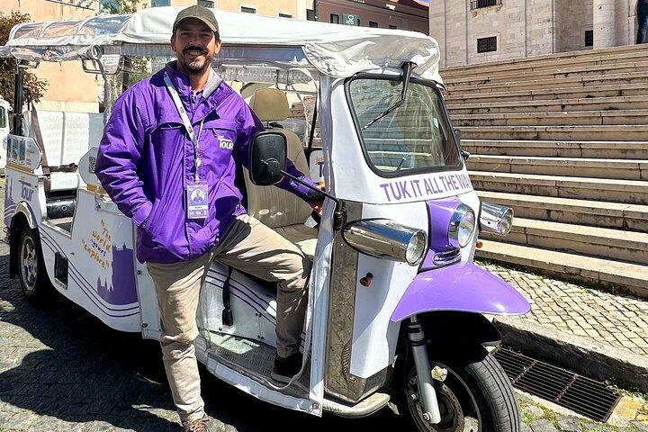 Tour privato in Tuk Tuk di Alfama: il quartiere più antico di Lisbona (2 ore)