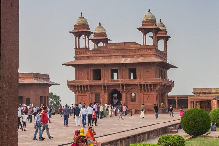 Un tour di un giorno a Fatehpur Sikri e Chand Baori da Agra con guida