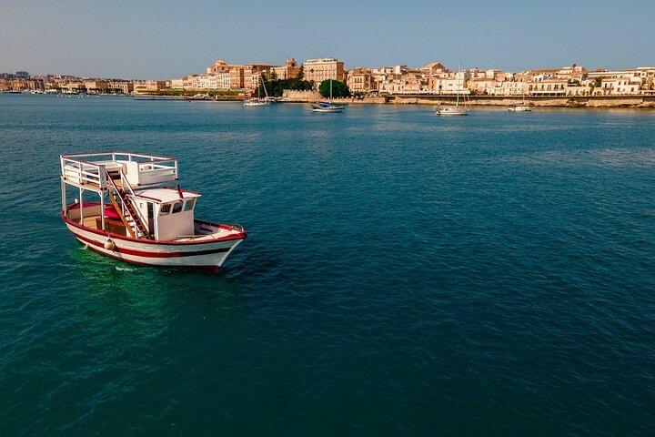 Syracuse Boat Tour with typical lunch and drinks - 4 hours