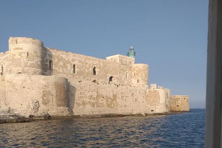 Excursión en barco por Siracusa con almuerzo y bebidas tradicionales - 4 horas