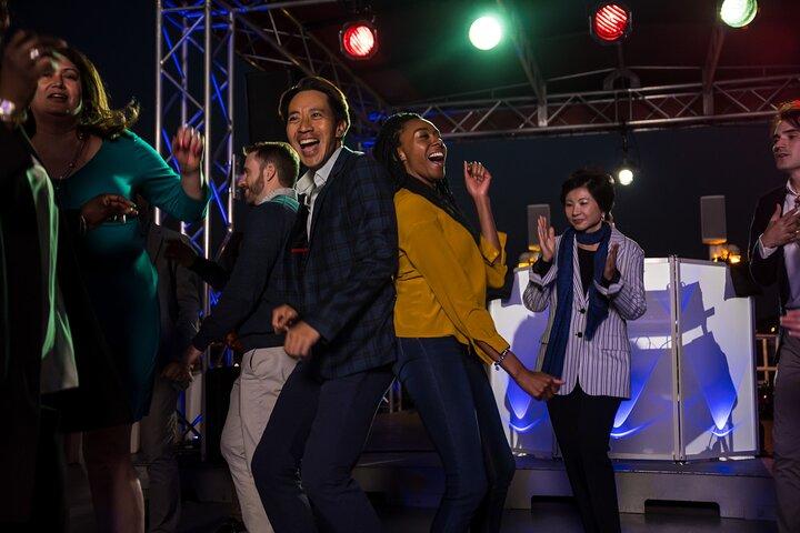 Circle Line: NYC Sip 'N Groove Party Cruise with Live DJ