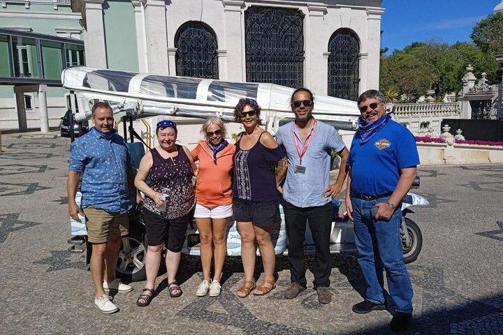 Tour Privado de Tuktuk em Lisboa com Degustações de Comida e Vinho