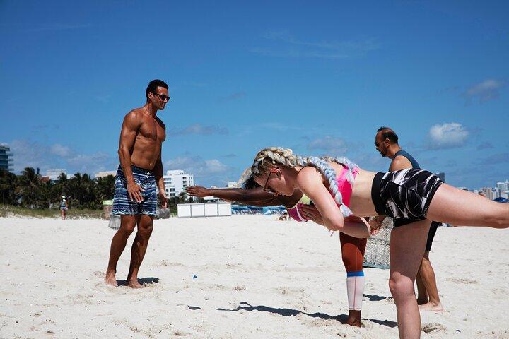 Strandyoga- og teoplevelse på South Beach