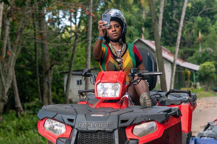 VTT, Dunn’s River Falls et Blue Hole Visite guidée en Jamaïque