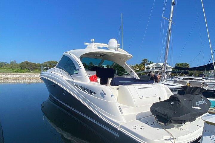 Privat yacht 48 fod Sting Ray City, Snorkel & Starfish Beach