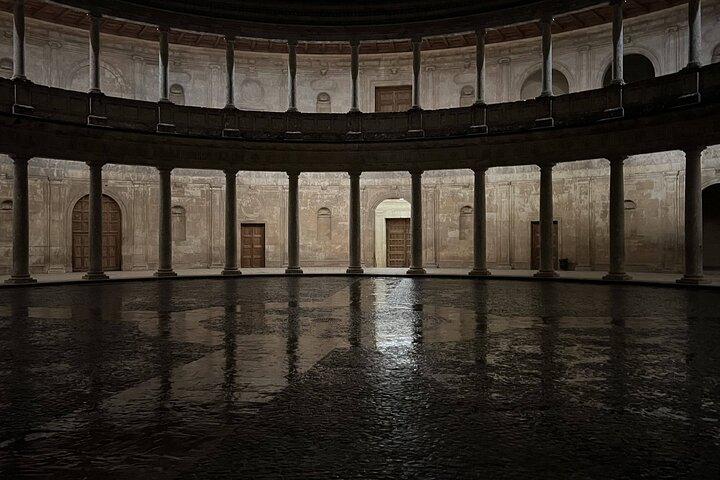 Nachttour durch die Alhambra und die Nasridenpaläste + Eintrittskarten