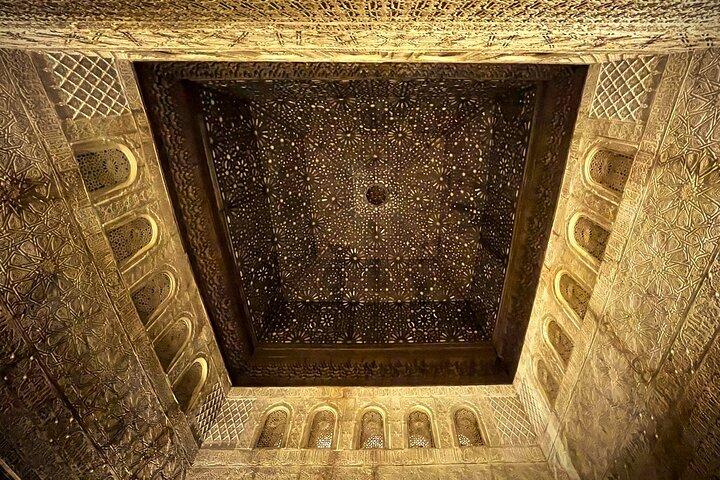 Nachttour durch die Alhambra und die Nasridenpaläste + Eintrittskarten