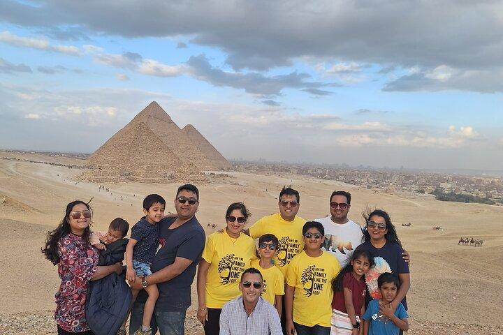 Private Giza Pyramids, Sphinx, Saqqara Memphis Camel Ride & Almoço