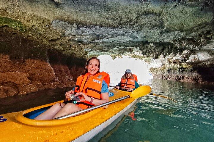 TOUR PRIVADO HALONG BAY UM DIA com caverna, caiaque, barco de bambu