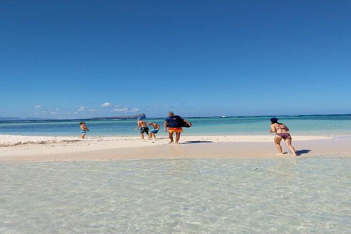 Maurice: Excursion en catamaran à l'île Aux Cerfs avec déjeuner et boissons