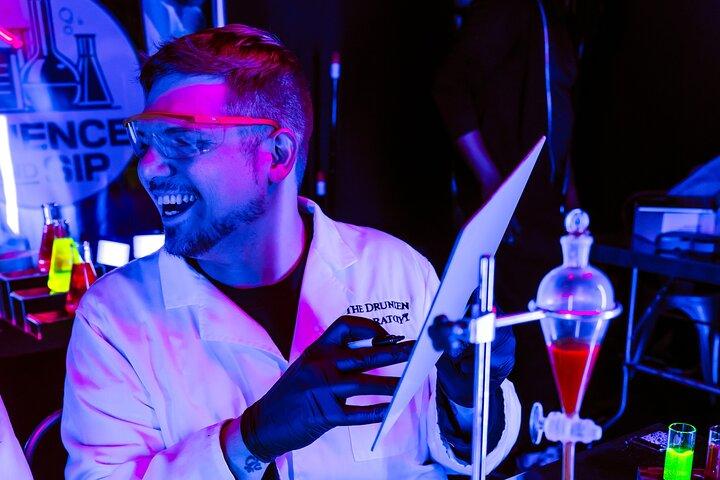 NYCのワールドカップ科学とSip®体験：ウイルス酔いラボ