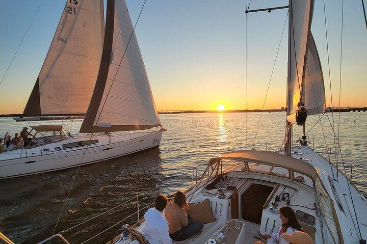 Private Luxus Sunset Sail auf der 50ft Segelyacht Fate BYOB
