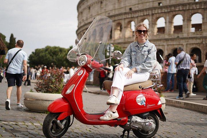 RomeIsMyLove プロ写真チームによるローマのベスパ スクーター ツアー