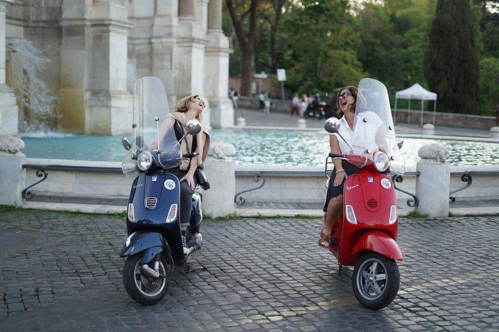 RomeIsMyLove プロ写真チームによるローマのベスパ スクーター ツアー