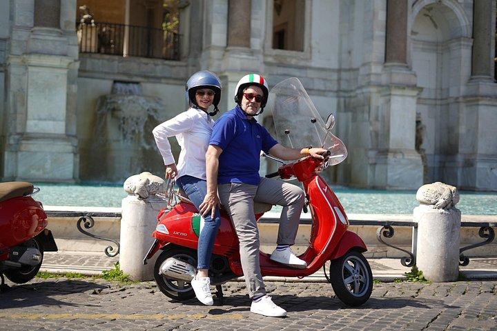 RomeIsMyLove プロ写真チームによるローマのベスパ スクーター ツアー