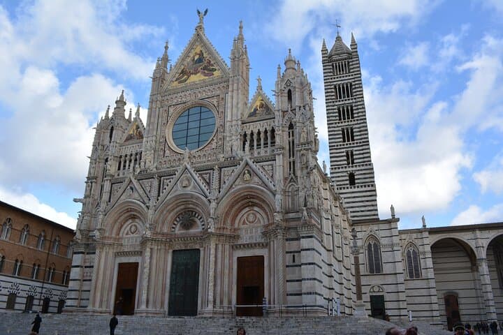 Private Day Trip: Rome to Siena & San Gimignano with Wine Tasting