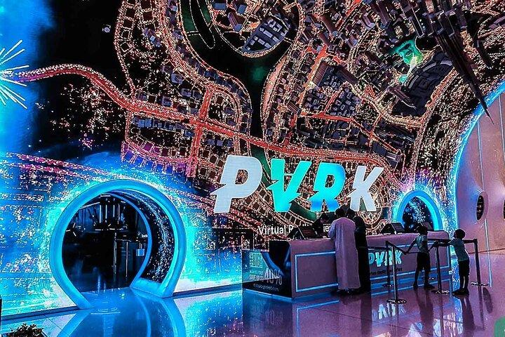 Dubai Gioca all'attività del parco VR