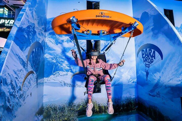 Dubai Gioca all'attività del parco VR