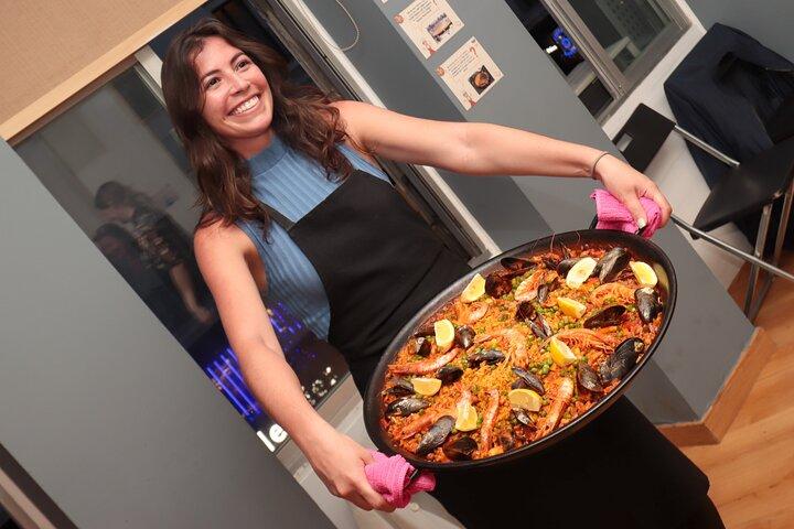 Paella Workshop met Bodemloze Sangria in het Centrum van Madrid