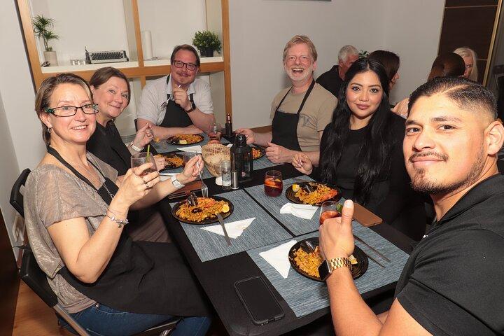 Paella Workshop met Bodemloze Sangria in het Centrum van Madrid