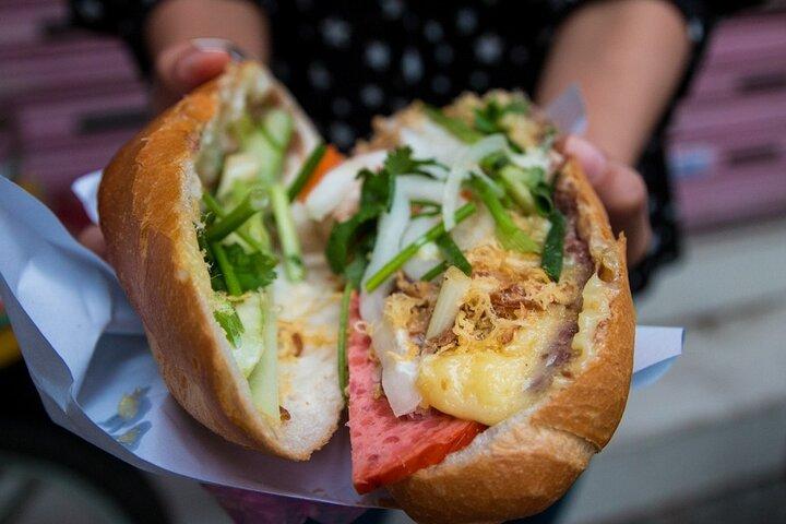 Combo Street Food & Sightseeing By Scooter | Aventura de Saigon